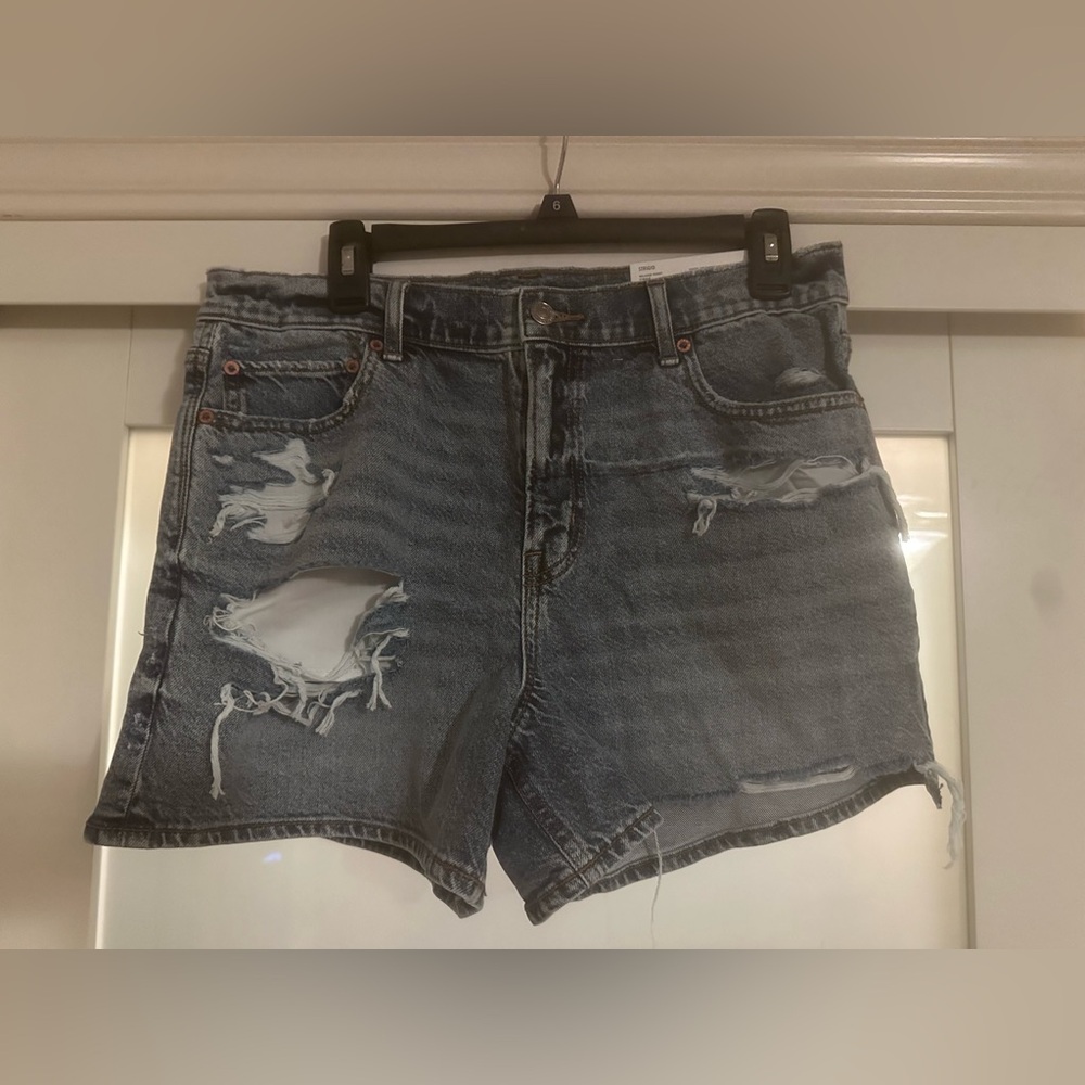 American Eagle Relaxed Short Strigid fit Distressed Pocket Detail NWT